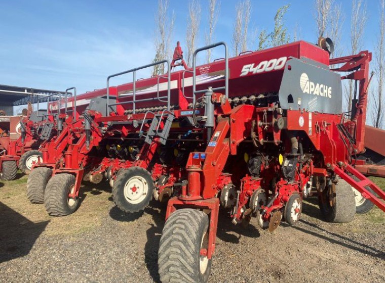 Sembradora Apache 54000, año 2015