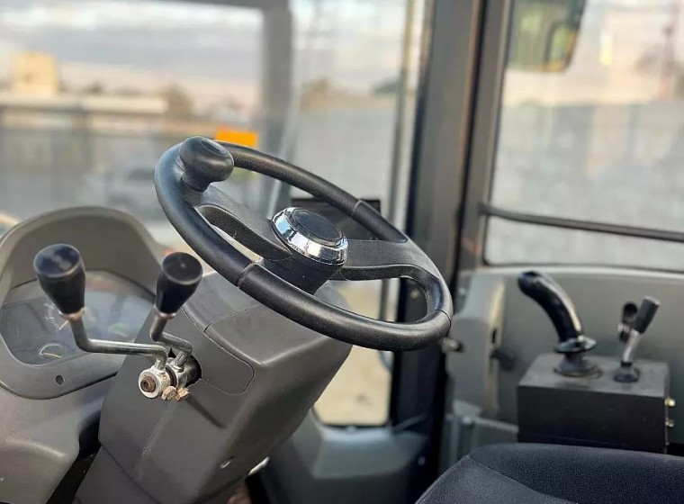 Maquinaria vial Pauny PA100, año 2020
