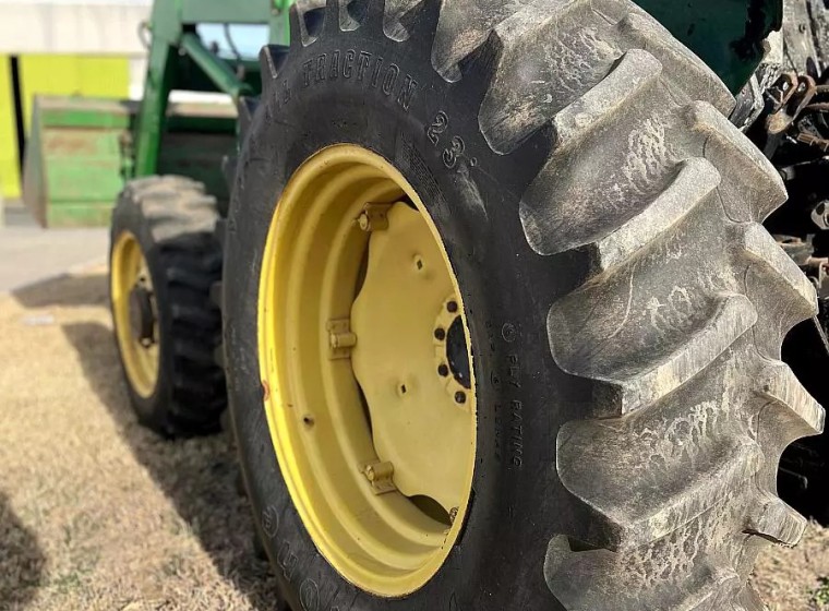 Tractor John Deere 5400 N, año 1994