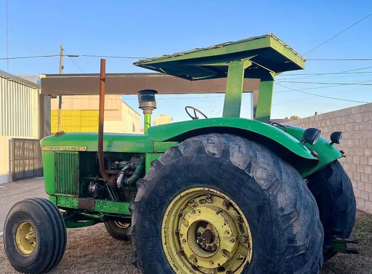 Tractor John Deere 5010, año 1965