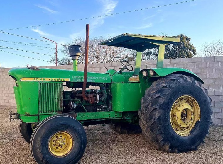 Tractor John Deere 5010, año 1965
