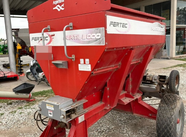 Fertilizadora Fertec Fertil 3000, año 1
