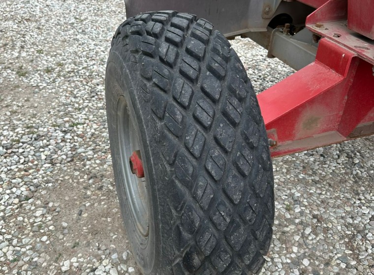 Fertilizadora Fertec Fertil 3000, año 1