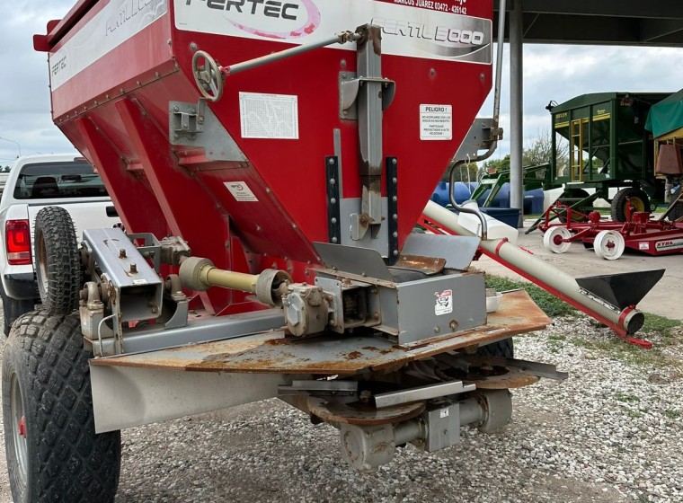 Fertilizadora Fertec Fertil 3000, año 1
