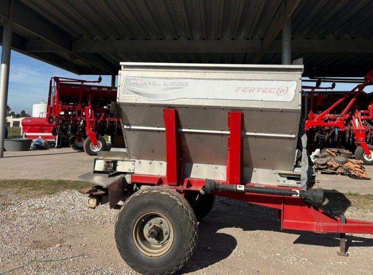 Fertilizadora Fertec Fertil 3000, año 1
