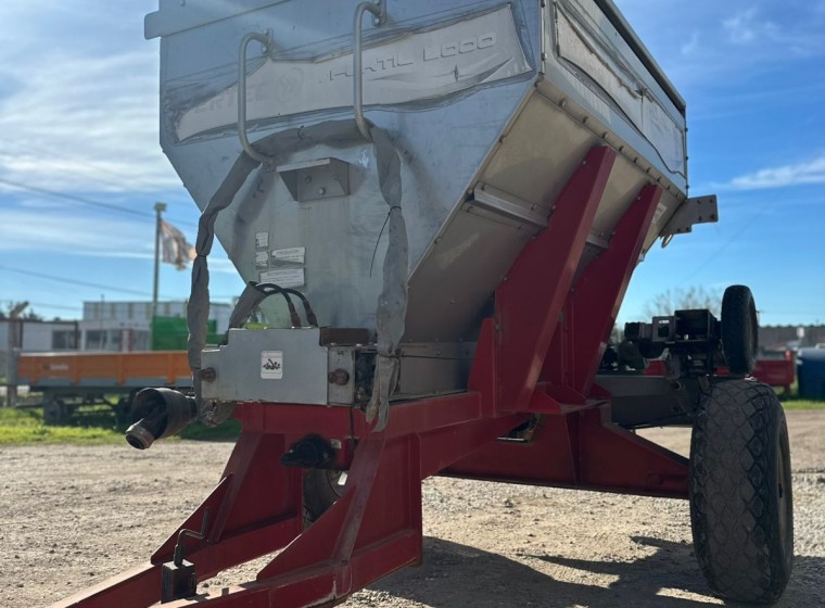 Fertilizadora Fertec Fertil 3000, año 1