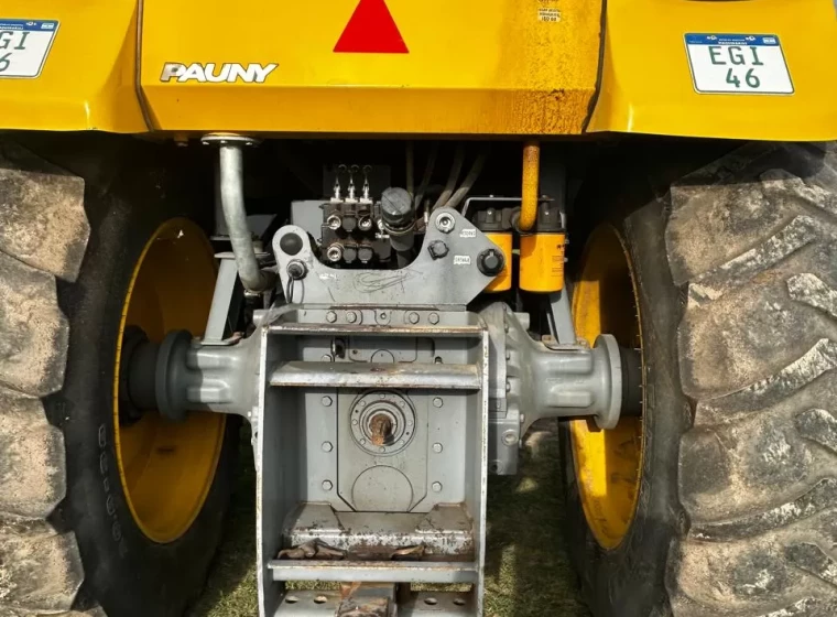 Tractor Pauny Audaz 2200, año 1