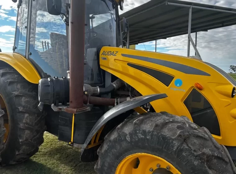 Tractor Pauny Audaz 2200, año 1
