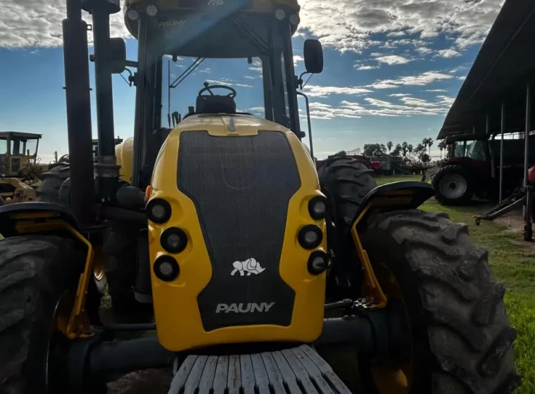 Tractor Pauny Audaz 2200, año 1
