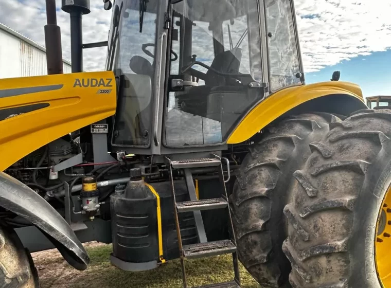 Tractor Pauny Audaz 2200, año 1
