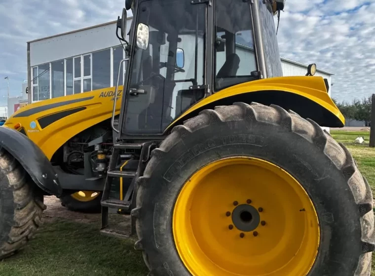 Tractor Pauny Audaz 2200, año 1