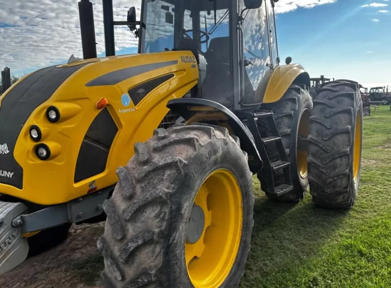Tractor Pauny Audaz 2200, año 1