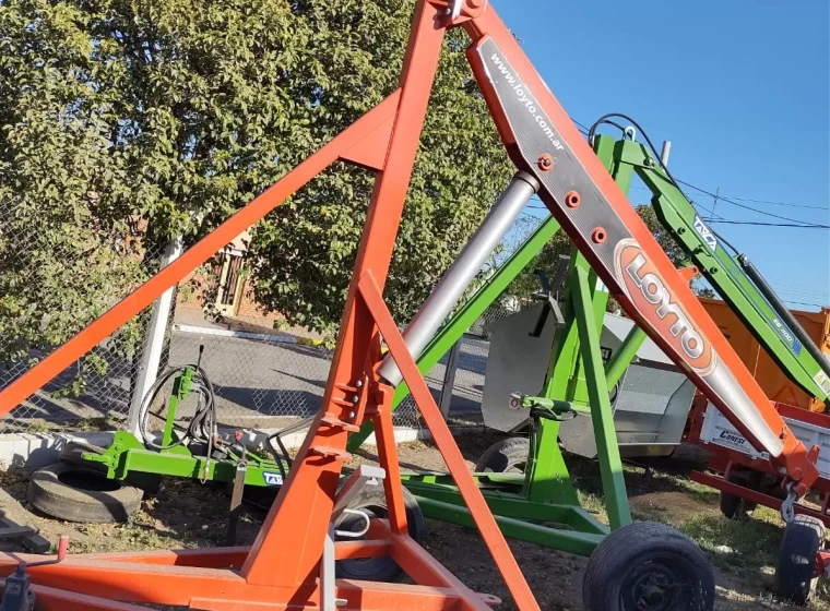 Grúa hidráulica Loyto GL 2500, año 0