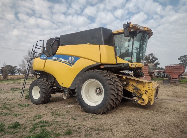 Cosechadora New Holland CR 6.80, año 2019