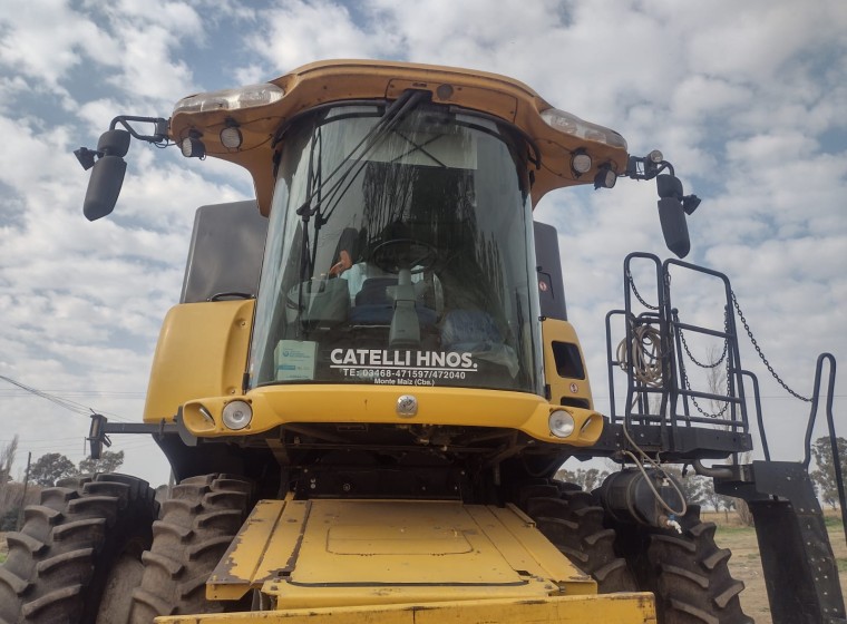 Cosechadora New Holland CR 6.80, año 2019