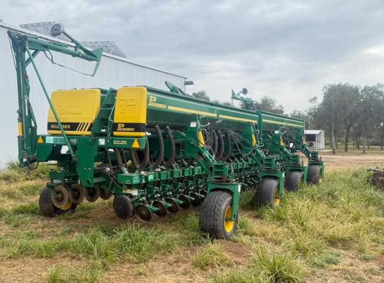 Sembradora Pierobon Multimix MD-DC 26-52, año 1