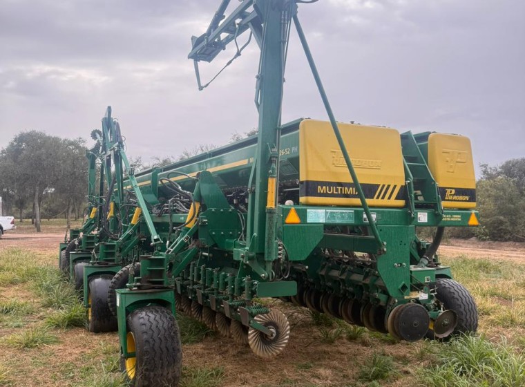 Sembradora Pierobon Multimix MD-DC 26-52, año 1