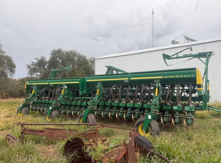 Sembradora Pierobon Multimix MD-DC 26-52, año 1