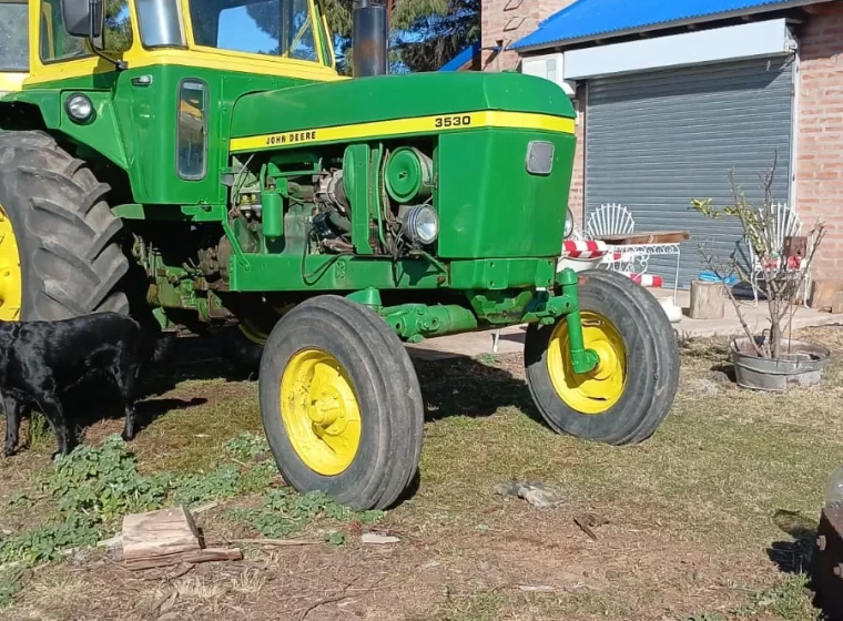 Tractor John Deere 3530, año 1978