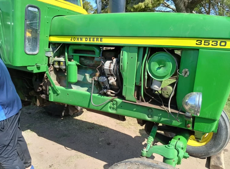 Tractor John Deere 3530, año 1978