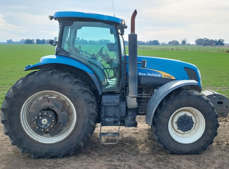 Tractor New Holland T7060, año 2011