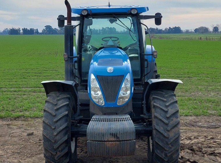 Tractor New Holland T7060, año 2011