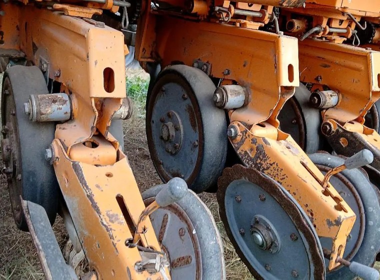 Sembradora Agrometal TX Mega 1642/1352, año 2011