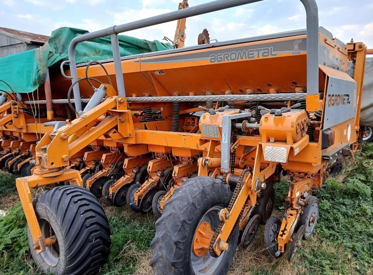 Sembradora Agrometal TX Mega 1642/1352, año 2011