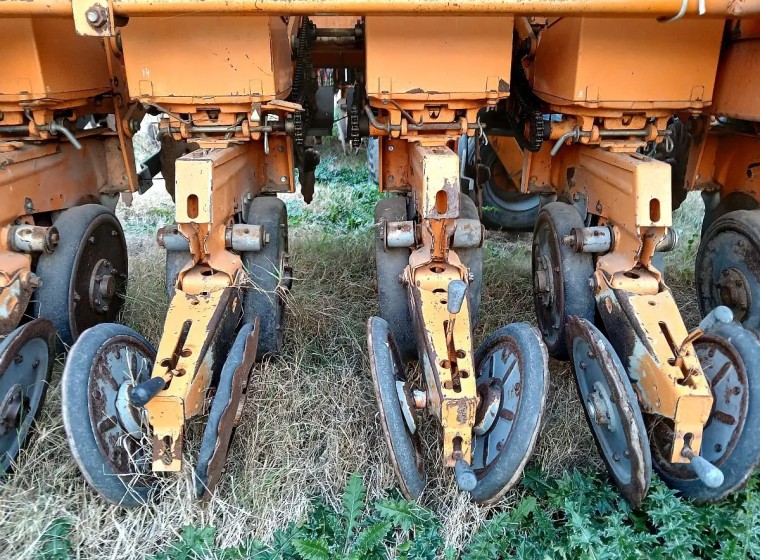 Sembradora Agrometal TX Mega 1642/1352, año 2011
