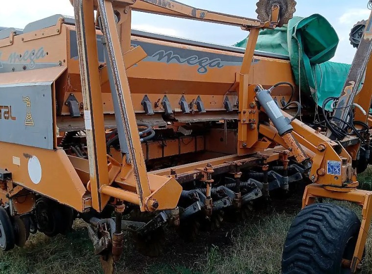 Sembradora Agrometal TX Mega 1642/1352, año 2011