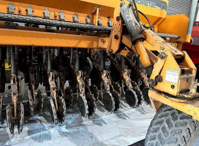 Sembradora Agrometal MX 3321, año 2005