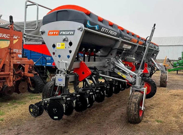 Fertilizadora BTI Agri FB 10050, año 0