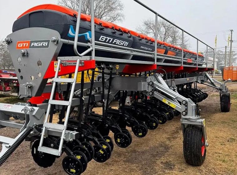 Fertilizadora BTI Agri FB 10050, año 0