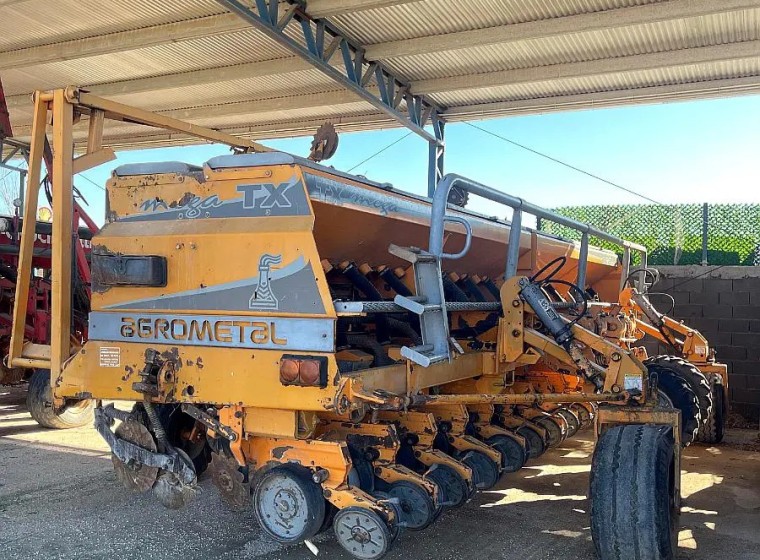 Sembradora Agrometal TX Mega 1652, año 2004