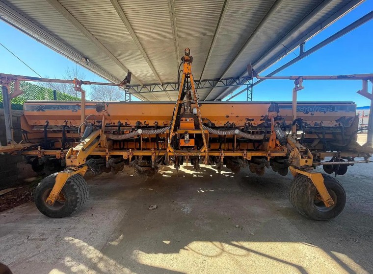 Sembradora Agrometal TX Mega 1652, año 2004