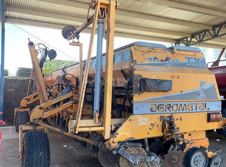 Sembradora Agrometal TX Mega 1652, año 2004