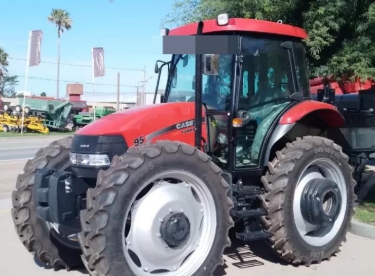 Tractor Case Farmall 100 JX, año 2025