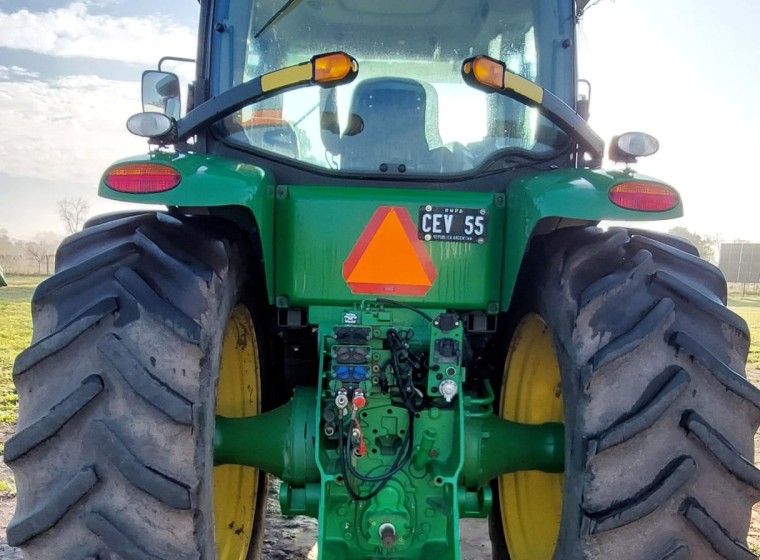 Tractor John Deere 8320, año 2011