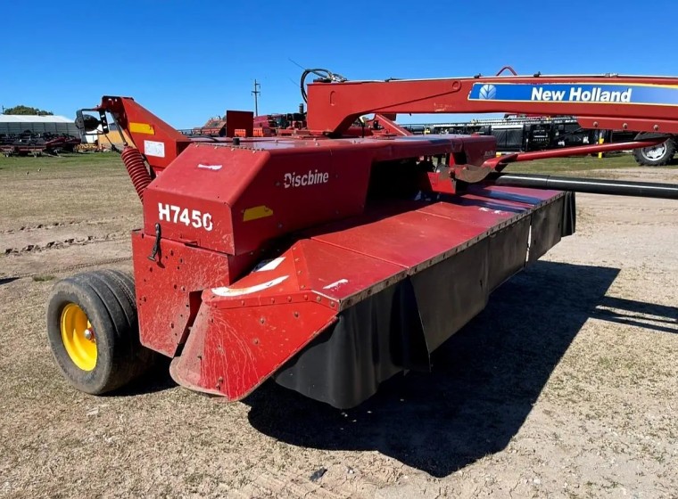Segadora New Holland H7450, año 2013