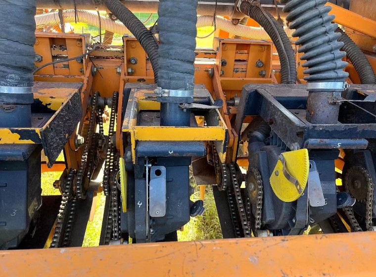 Sembradora Agrometal TX Mega 1935, año 2012