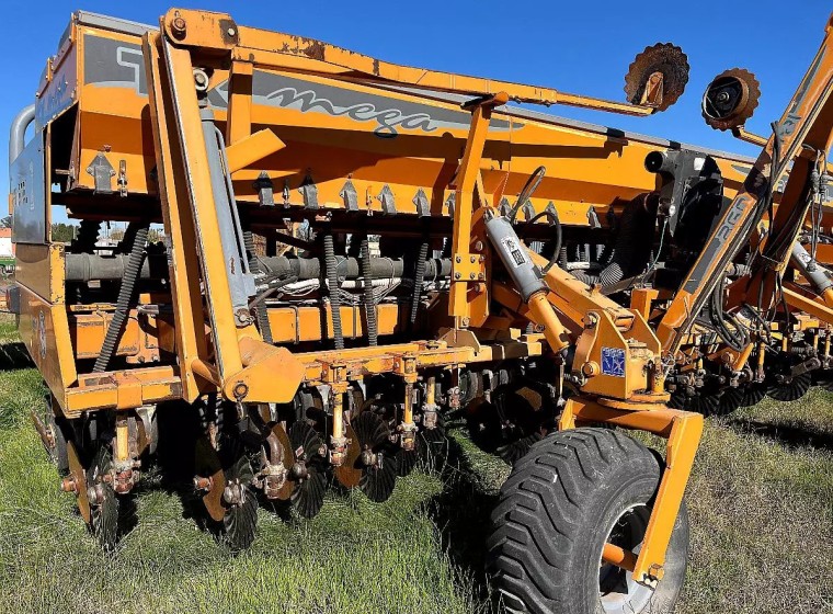 Sembradora Agrometal TX Mega 1935, año 2012