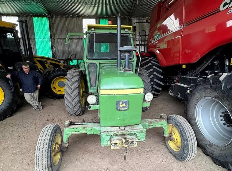 Tractor John Deere 2850, año 1