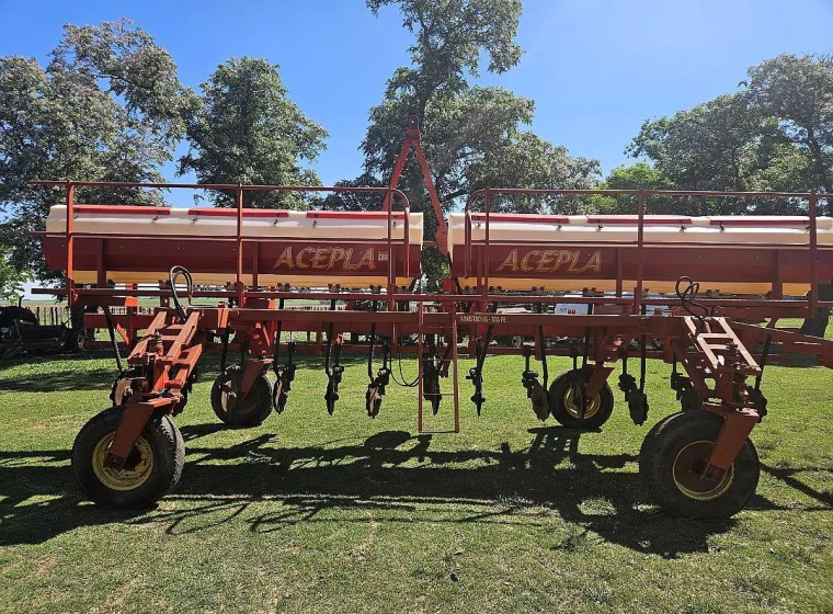 Fertilizadora Acepla 1352, año 2012