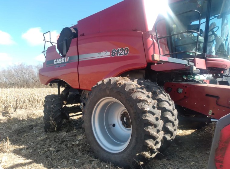 Cosechadora Case 8120, año 2013
