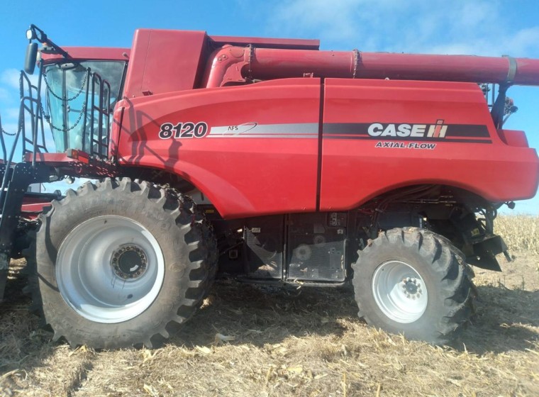 Cosechadora Case 8120, año 2013