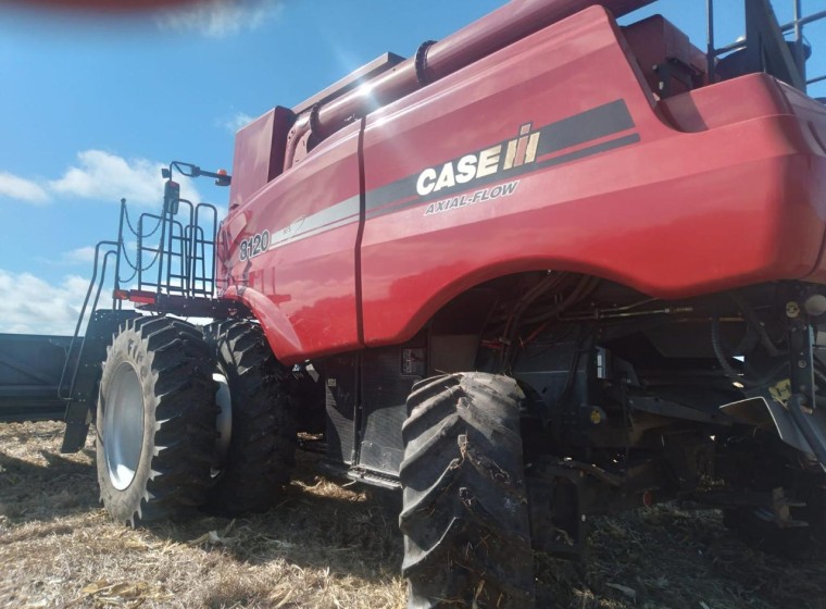Cosechadora Case 8120, año 2013