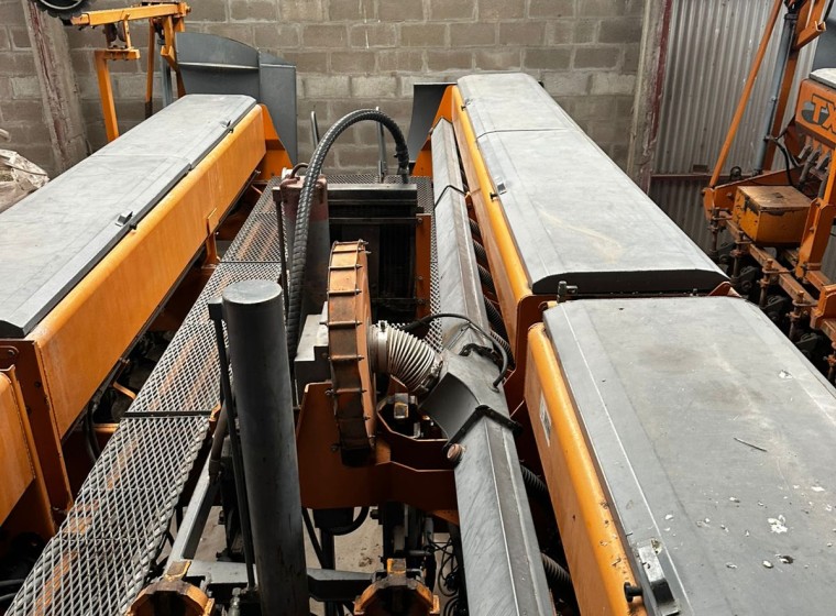 Sembradora Agrometal Pivot 23-35, año 2013