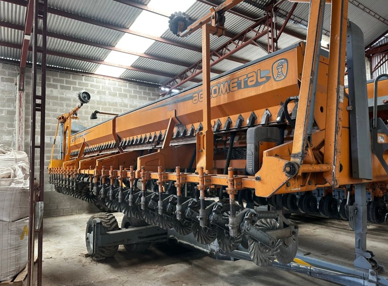 Sembradora Agrometal Pivot 23-35, año 2013
