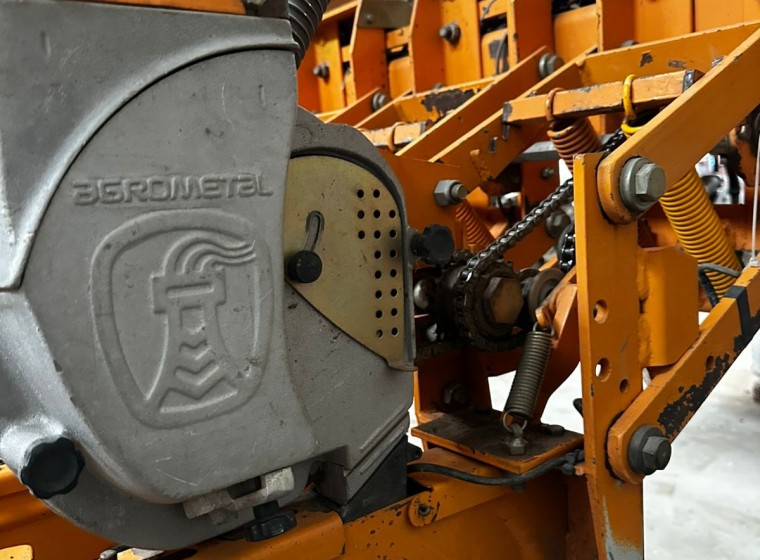 Sembradora Agrometal Pivot 23-35, año 2013