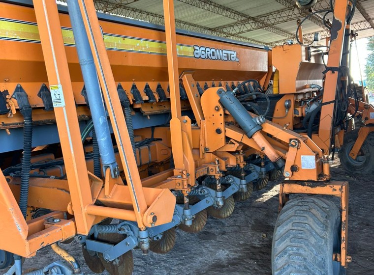 Sembradora Agrometal TX Mega 1652, año 2014